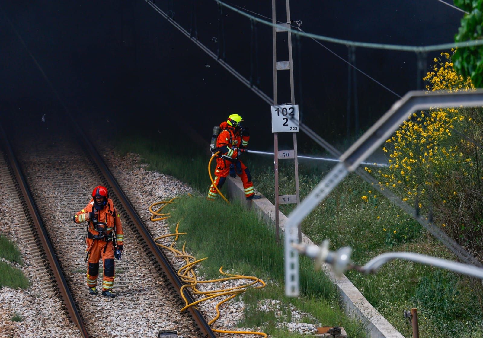 El incendio de la empresa de reciclaje de Silla, en imágenes