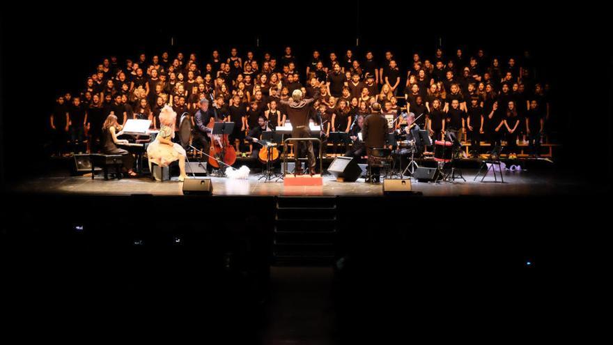 Centenars de nens protagonitzen aquesta cantata