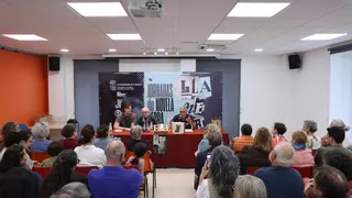Petros Márkaris abre la cita de Llanera con la novela negra presentando su nueva obra