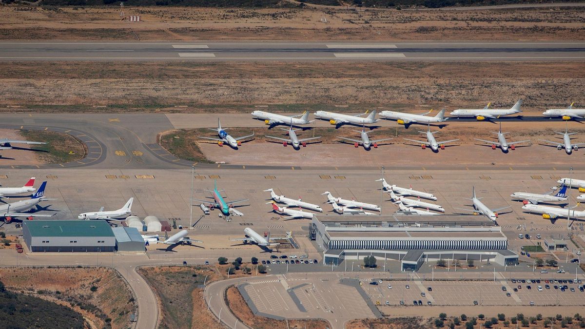 Aeronaves estacionadas en el aeropuerto de Castellón, durante los meses de inactividad por el covid.