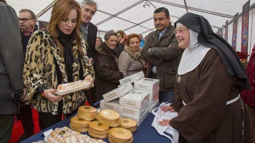 Silvia Clemente, en la feria abulense de dulces de convento.