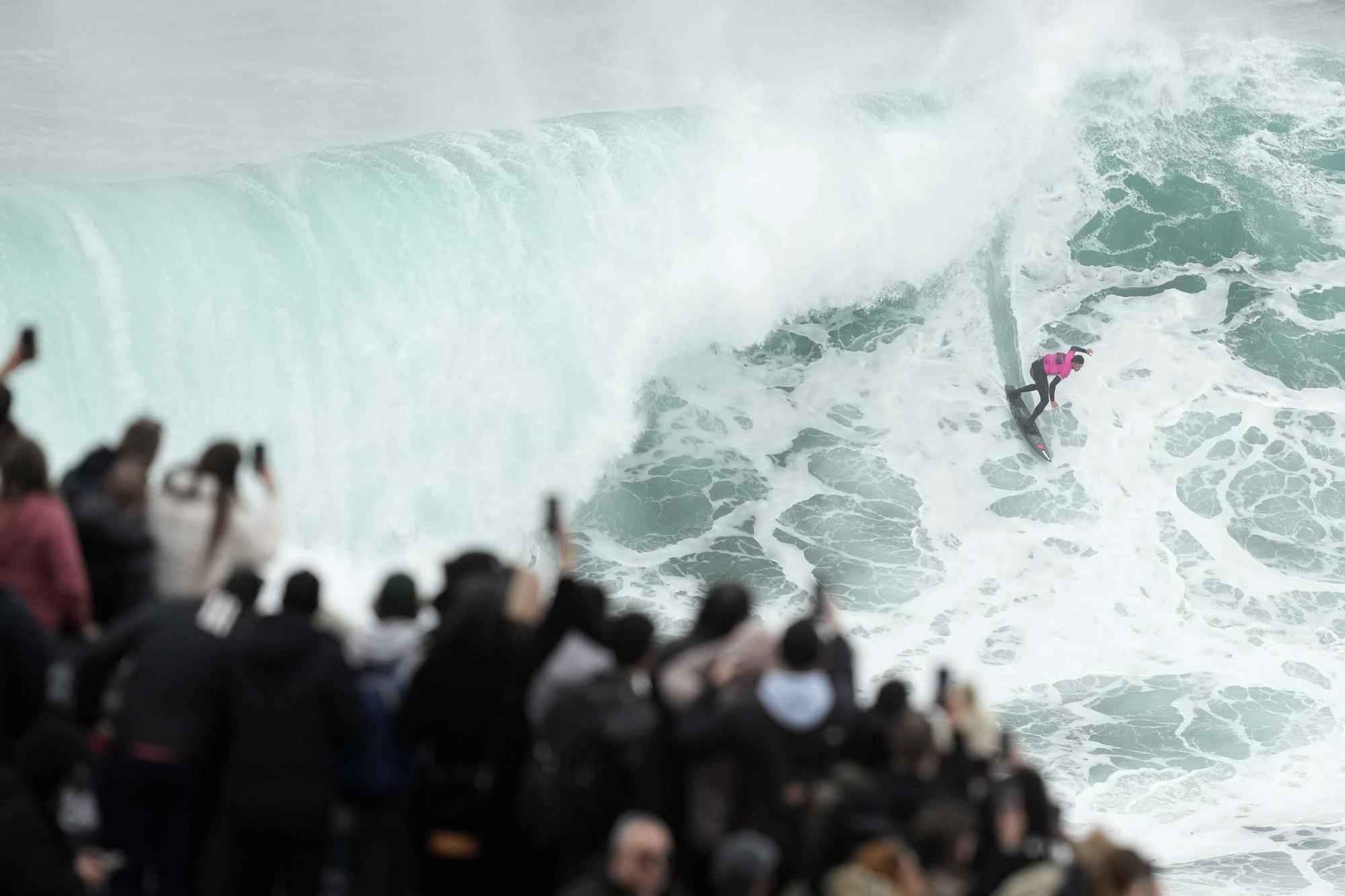 Campionat de surf d'onades gegants a Nazaré