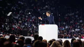 Macron celebra un mitin multitudinario en la recta final de la campaña presidencial francesa