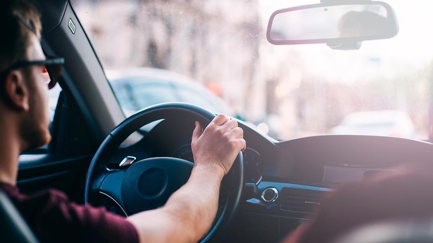 La DGT alerta sobre el cambio de hora: el repentino aviso a los conductores