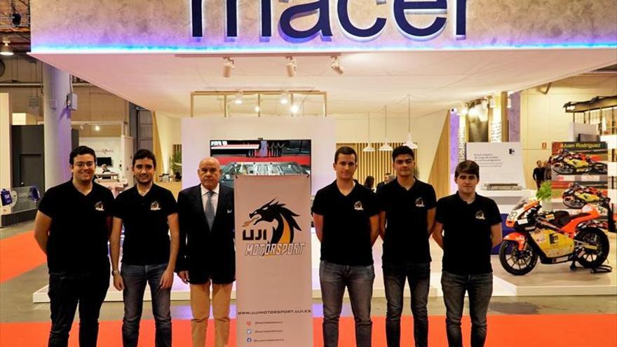 Macer ofrece su apoyo a los 30 estudiantes del equipo UJI Motorsports