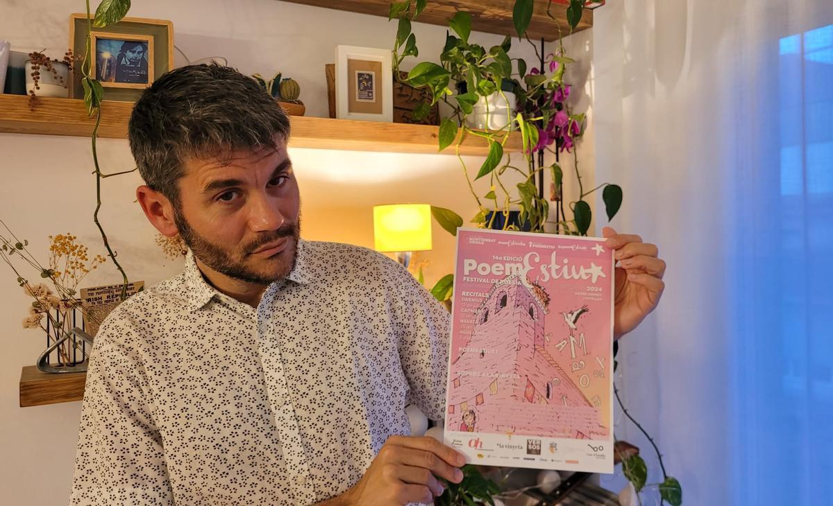 Jordi Montañez, amb el cartell del festival d'aquest 2024.