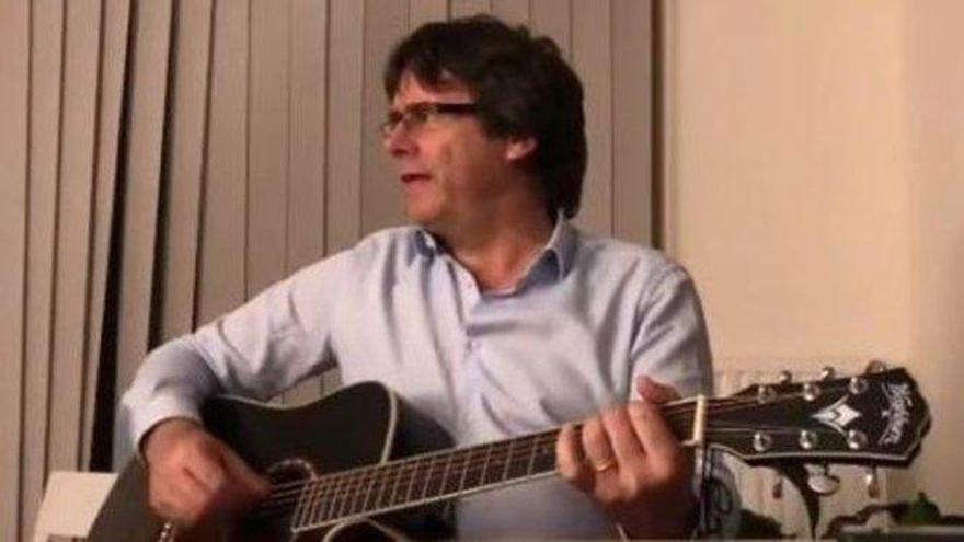 Puigdemont canta &#039;Carreteras, llevadme a casa&#039;