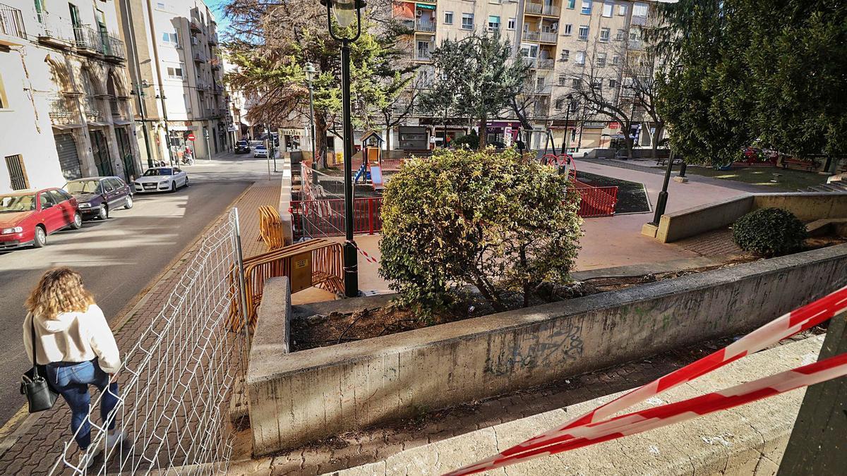 Plaza de la Font de l’Horta, en el barrio del Ensanche de Alcoy, donde se ha estado escuchando un pitido durante casi una semana. | JUANI RUZ
