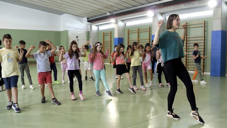 La sardana: de dansa tradicional a fer ballar els joves a les discoteques