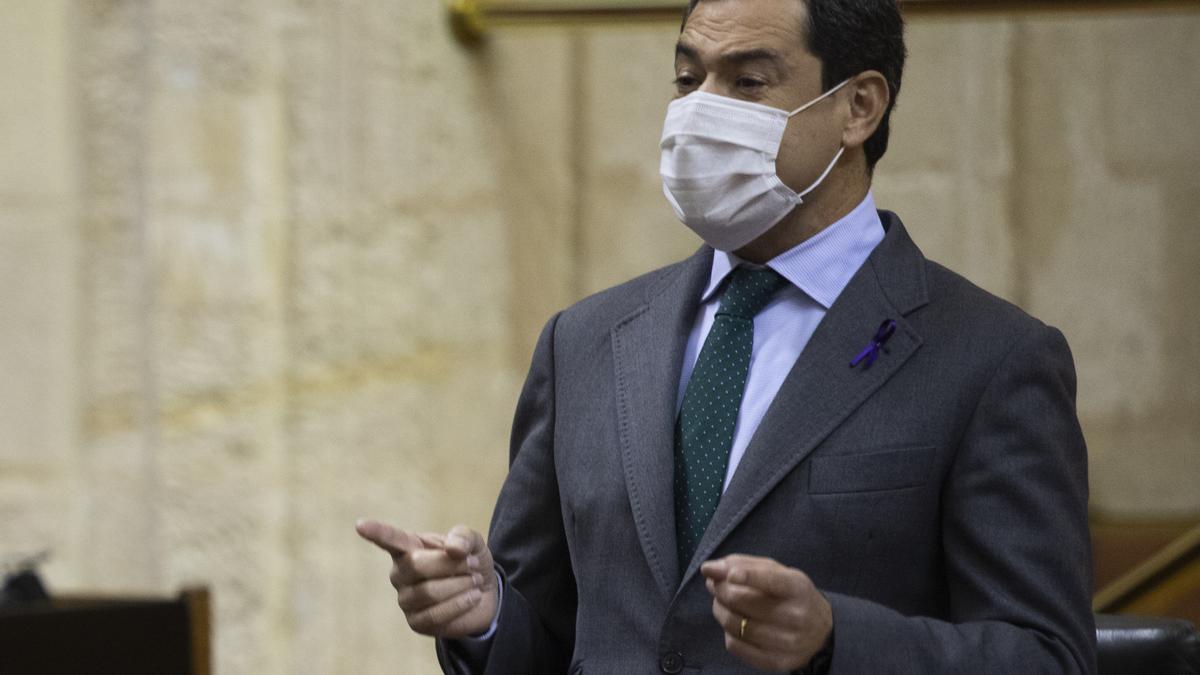 Juanma Moreno en la sesión de control del Parlamento andaluz este jueves.