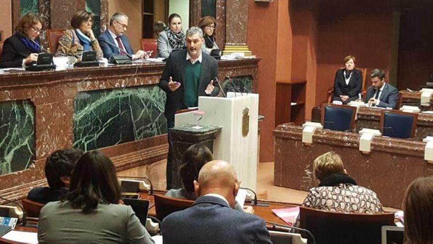 El pleno de la Asamblea Regional debatió una propuesta de Podemos que pretendía crear una oficina para la lucha contra el fraude.