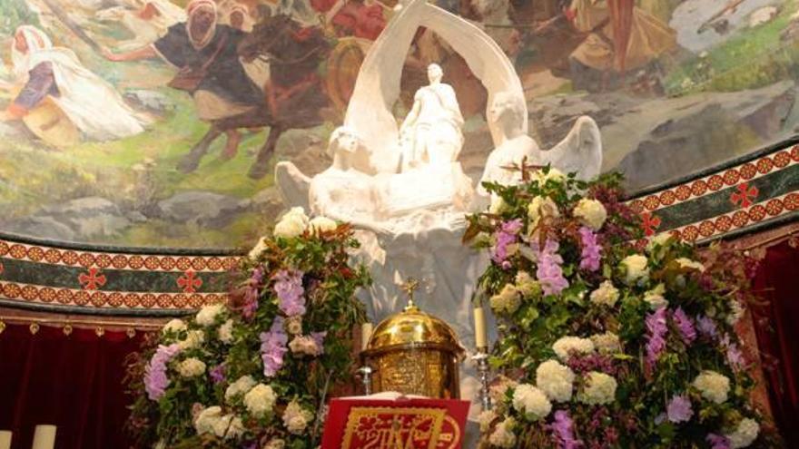 El altar de la iglesia de San Jorge en la jornada de ayer.