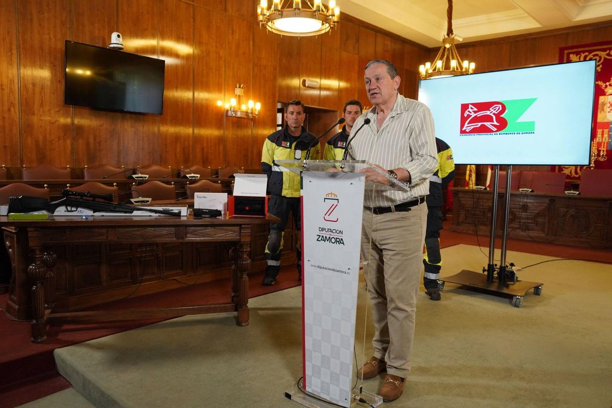Entrega material bomberos diputación