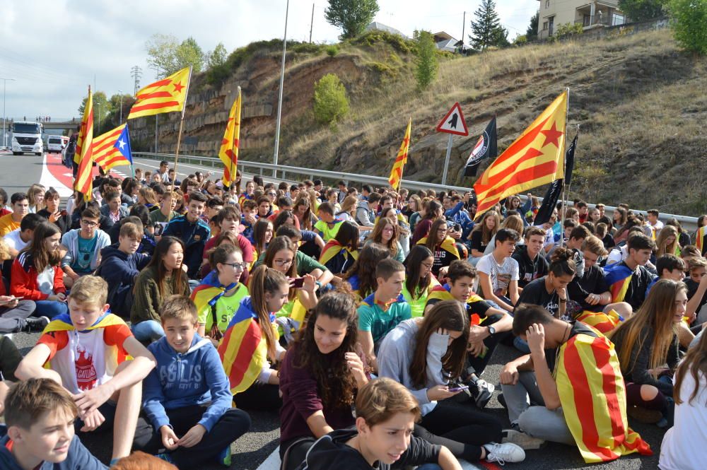 Protesta d''estudiants a Berga a favor de l''1-O.