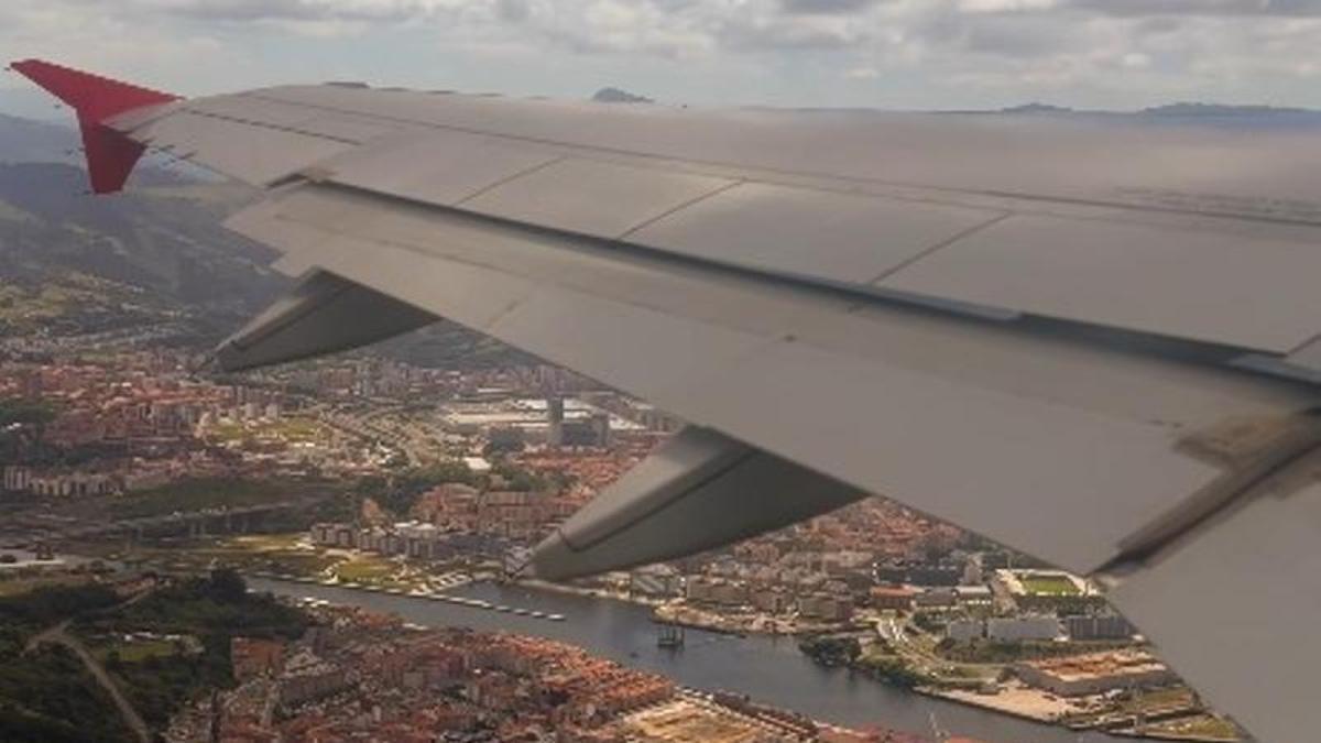 De las nubes de Bilbao al azul de Ibiza en 70 segundos.