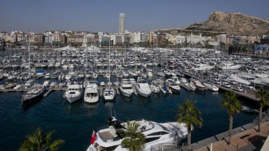 Vista panorámica del puerto de Alicante