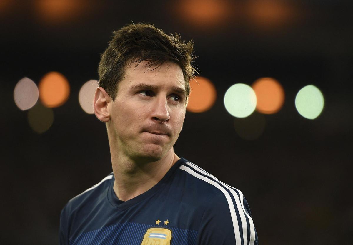 Lionel Messi reacciona tras perder la final del Mundial de 2014 ante Alemania por 1-0, después de la prórroga, en el estadio Maracaná de Río de Janeiro, Brasil. Lionel Messi reacciona tras perder la final del Mundial de 2014 ante Alemania por 1-0, después de la prórroga, en el estadio Maracaná de Río de Janeiro, Brasil.