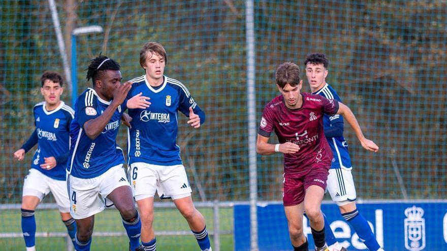 Miguel Sierra, el chico que no juega en el Avilés pero todo el mundo quiere