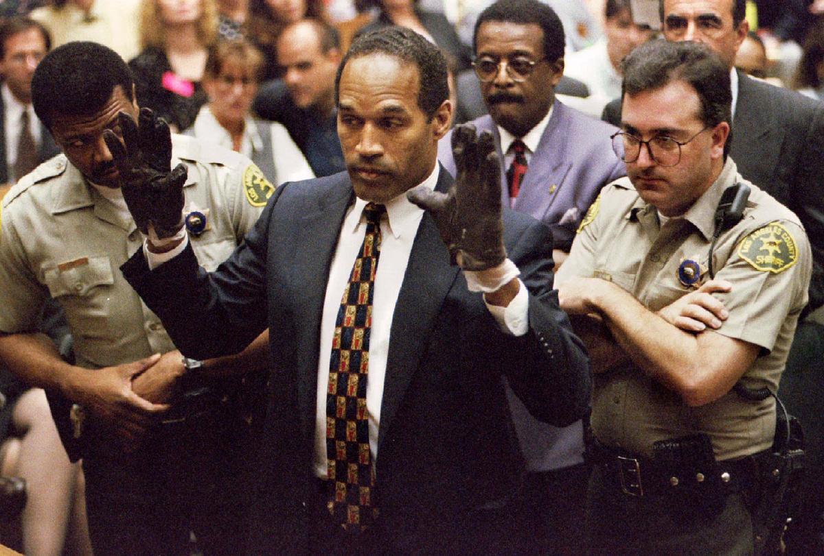 El exjugador de fútbol americano OJ Simpson cumplió 9 años de cárcel en 2008 por secuestro y robo a mano armada.