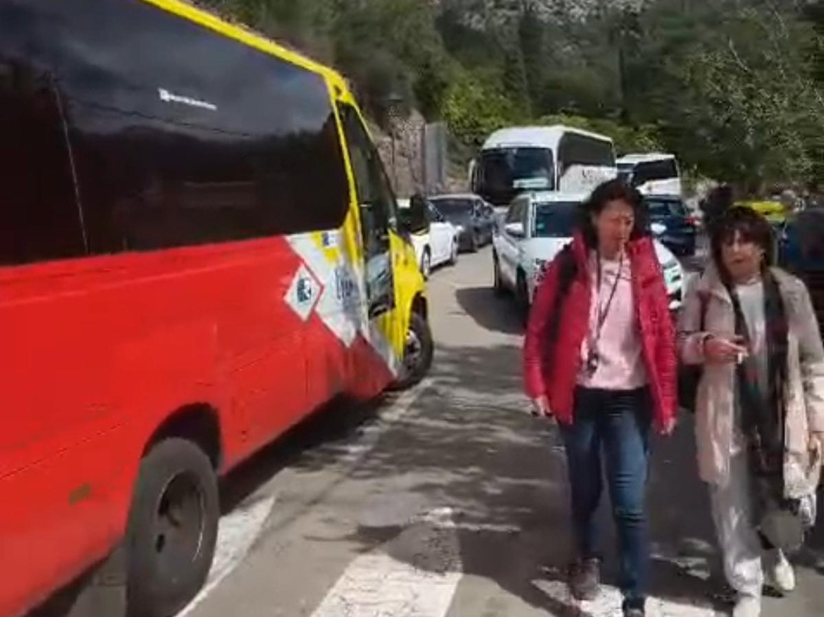 Colapso de autobuses en Fornalutx.