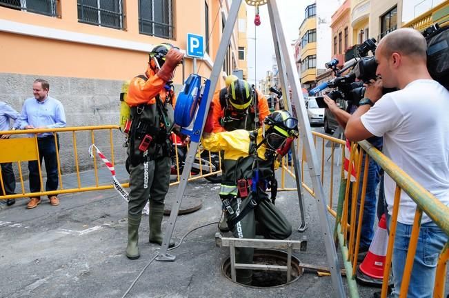 Efectivos de los Bomberos de Las Palmas de Gran ...