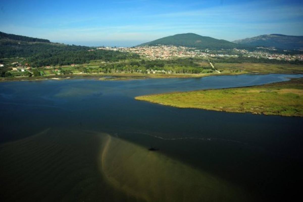 Vigilando la ría para combatir el furtivismo