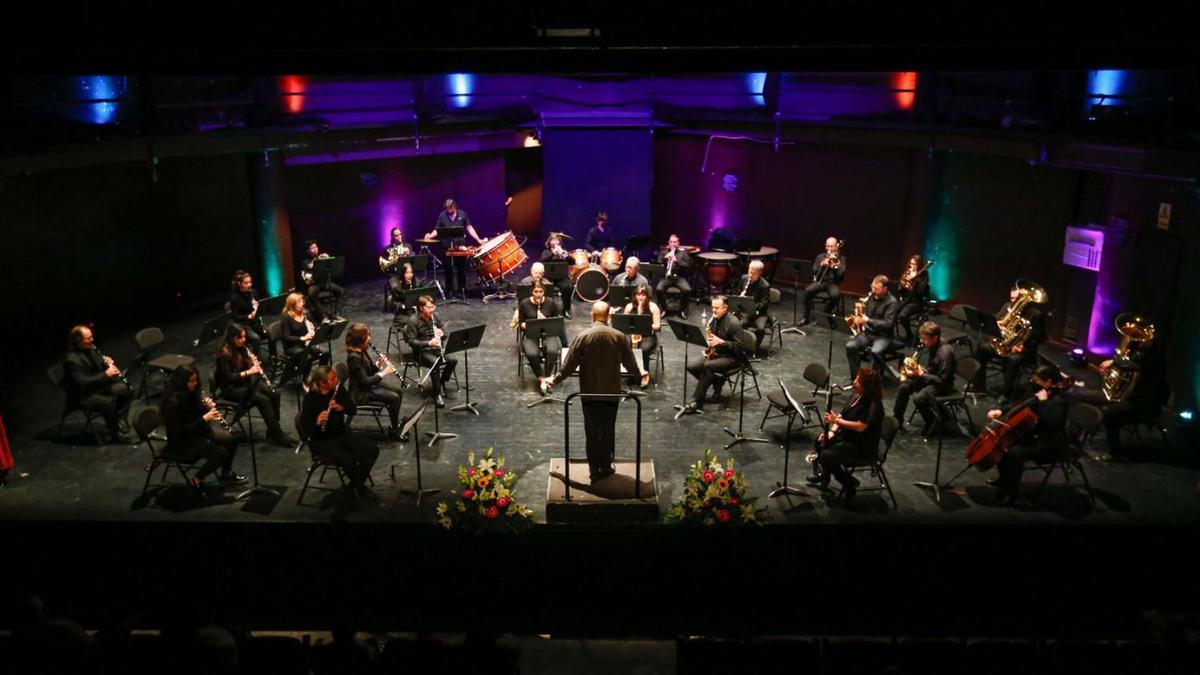 Actuación de la Orquesta Sinfónica Ciutat de Eivissa en Can Ventosa. | TONI ESCOBAR