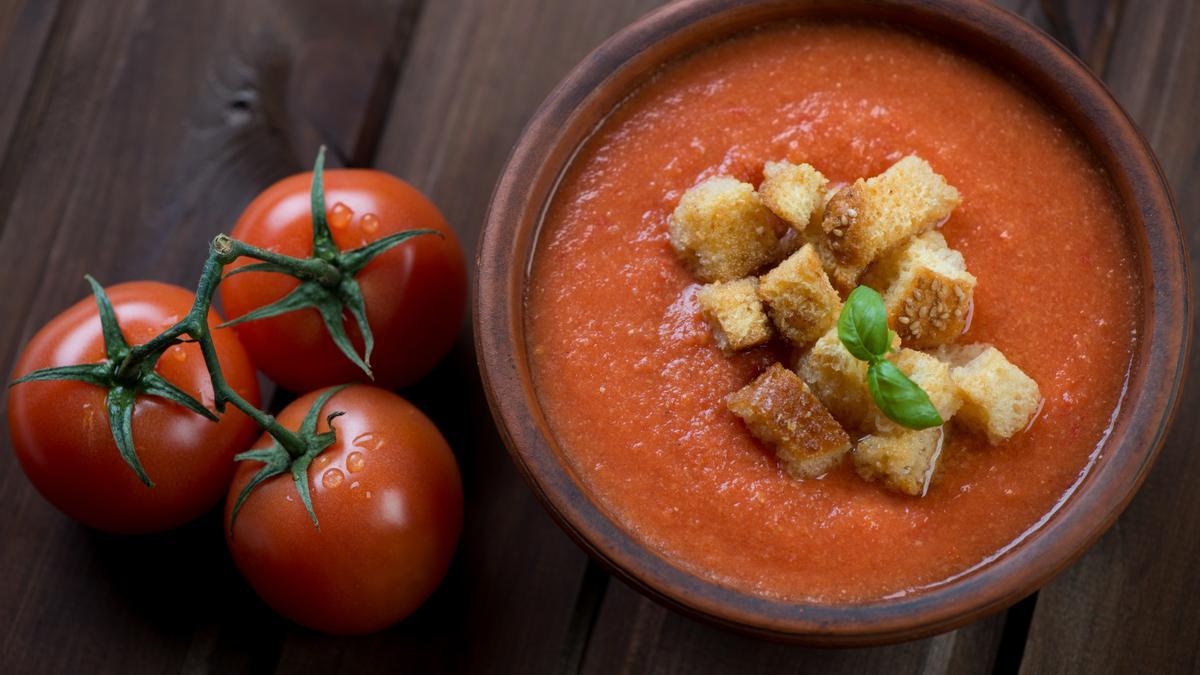 Cómo preparar gazpacho andaluz.