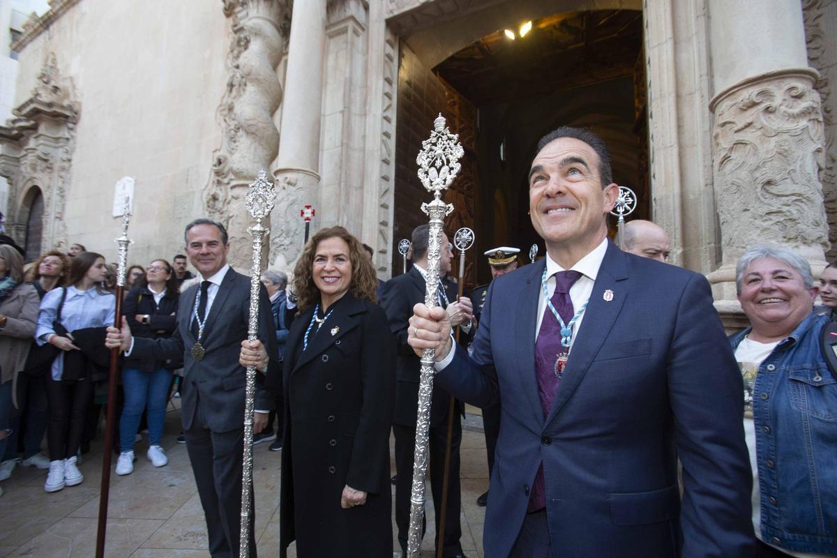 Alicante vive uno de los momentos más especiales del Martes Santo con la procesión del Cristo del Mar