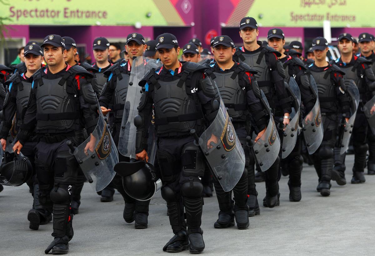 Agentes de policía antes del Marruecos-Portugal.