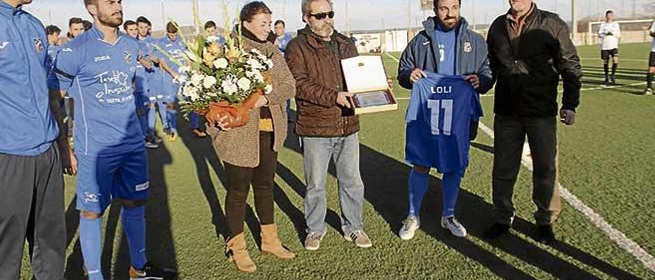 El Ferriolense homenajeó de manera póstuma a la madre del jugador Mariano.