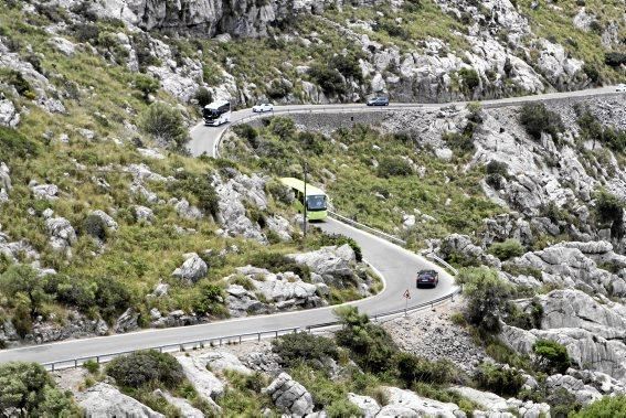 Im Torrent de Pareis, einer der größten Touristenattraktionen der Insel, stapeln sich die Besucher. Seit Wochen schafft keiner den Müll weg, auf der berühmten Serpentinenstraße staut sich der Verkehr, am Ufer haben Taschendiebe leichtes Spiel. Es ist ein Albtraum, sagen die Anwohner.