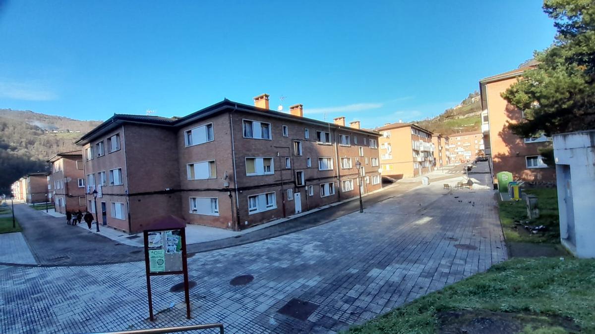 Barriada de El Serrallo, en Sotrondio, San Martín del Rey Aurelio