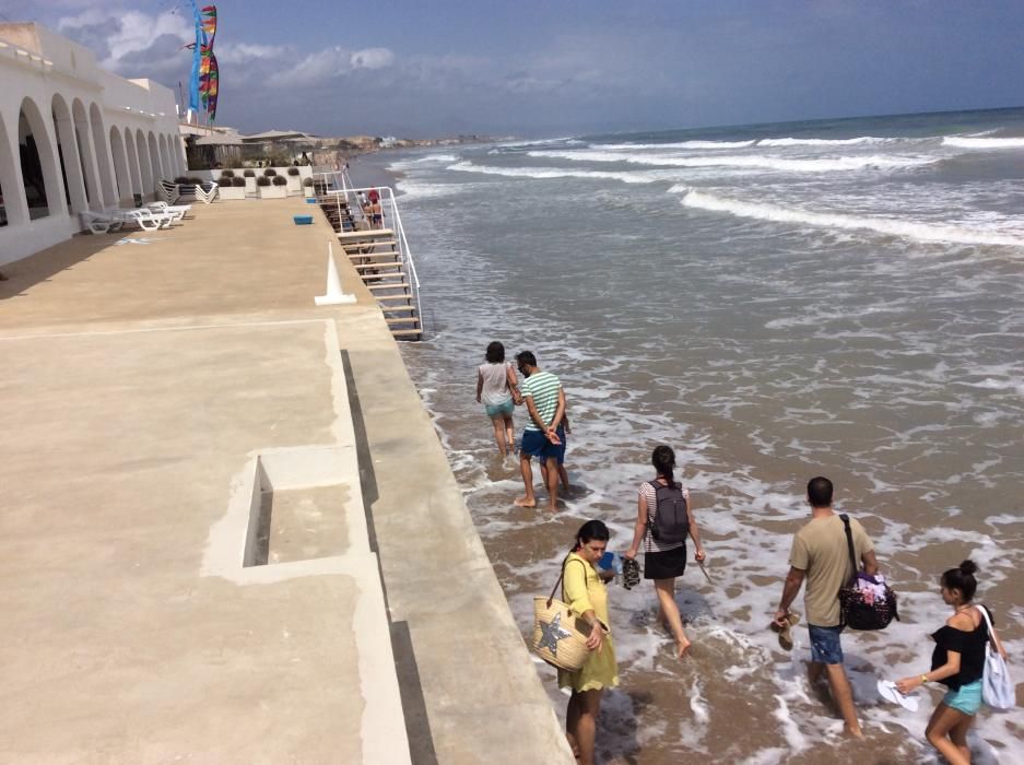 El temporal se ha tragado la playa de les Deveses de Dénia.