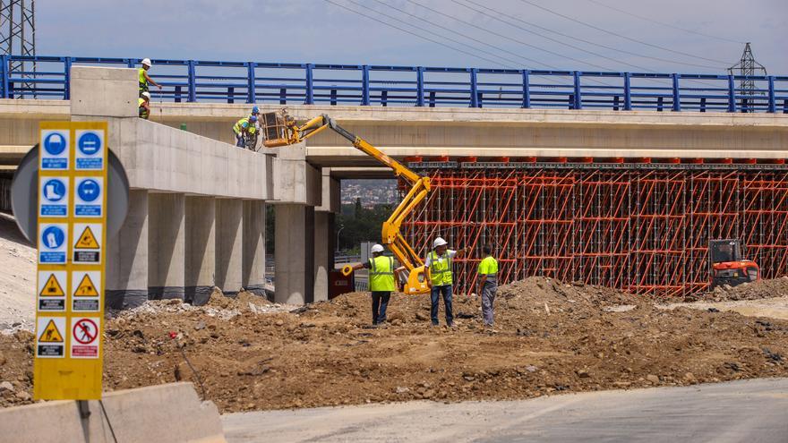 La incidencia del calor retrasa la obra del puente de la variante de Los Visos