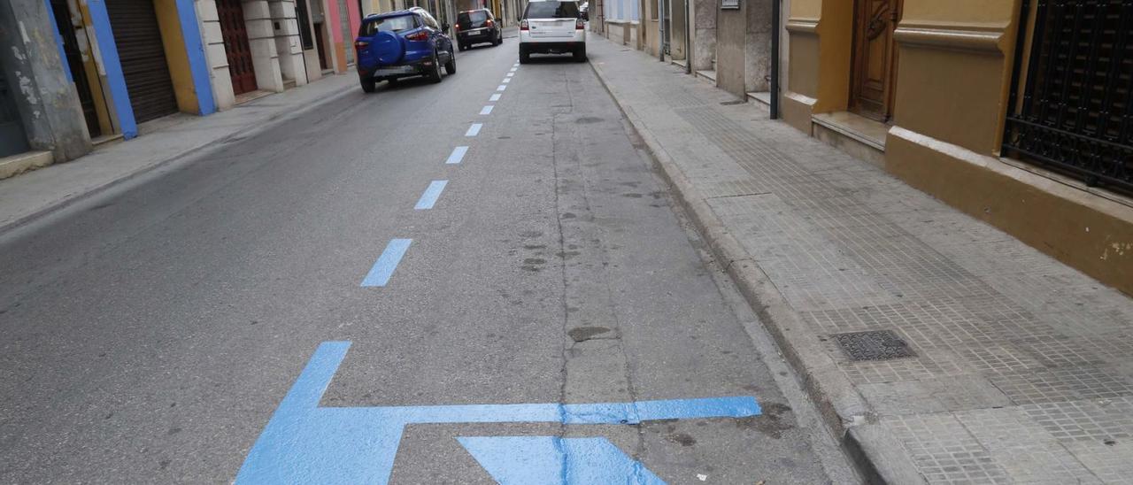 Zona Azul marcada en una calle de València. | LEVANTE-EMV