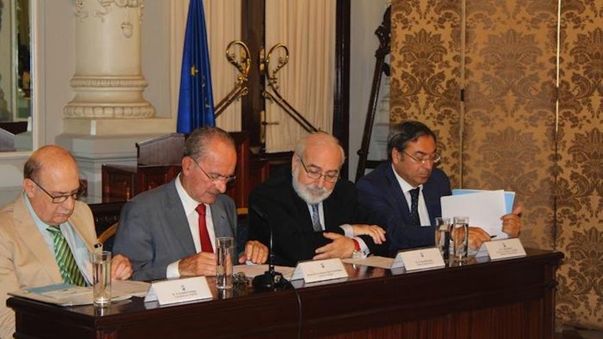 Imagen de la presentación del foro en la que participó el alcalde, Francisco de la Torre.