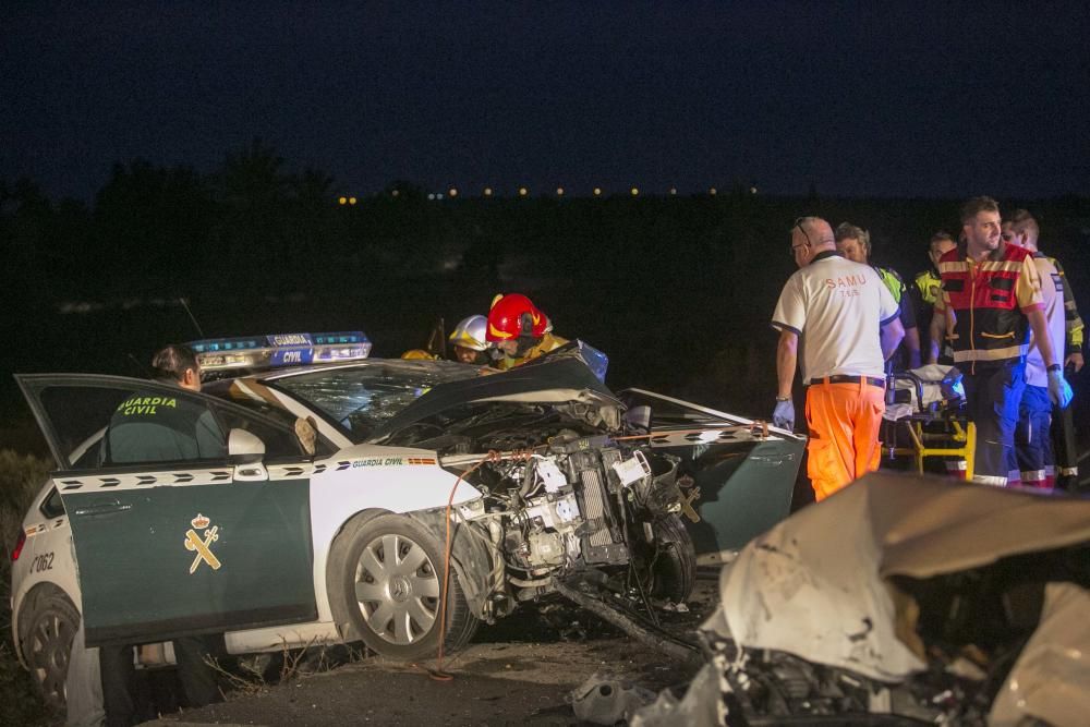 Tres heridos en un choque frontal entre un turismo