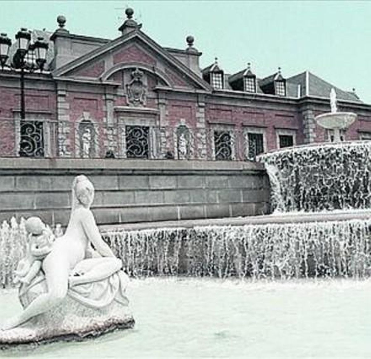 Un dia de visitants il·lustres al Palauet Albéniz_MEDIA_1 Un dia de visitants il·lustres al Palauet Albéniz_MEDIA_1