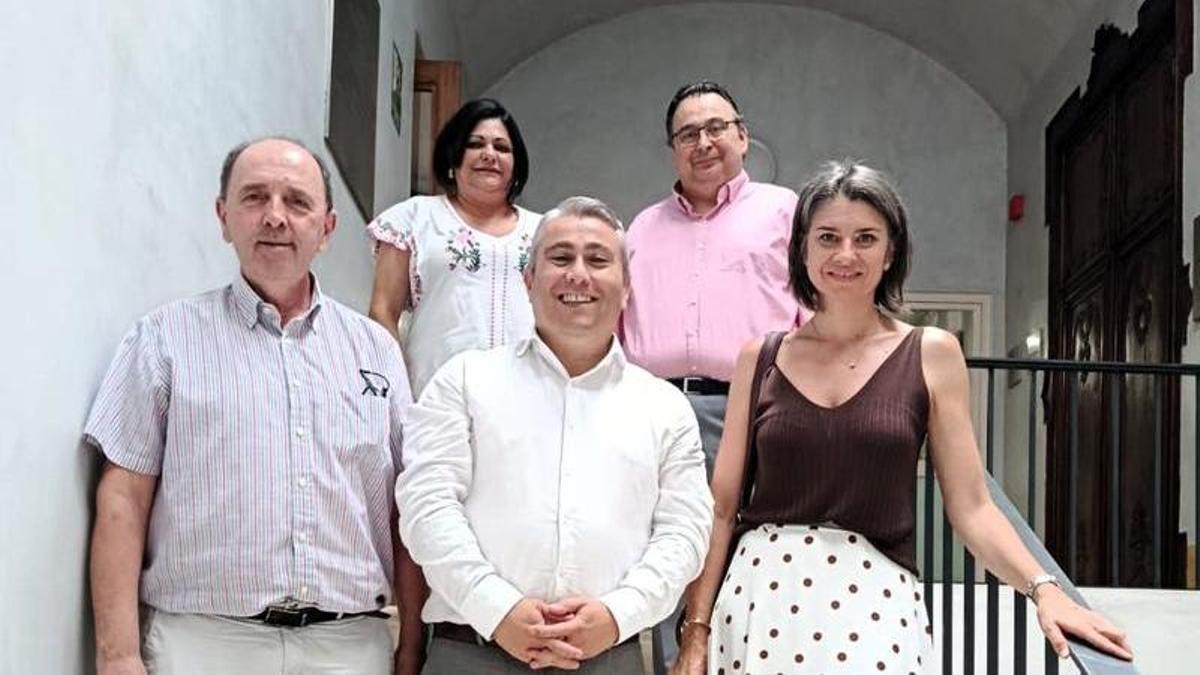 Representantes municipales de ambos ayuntamientos.