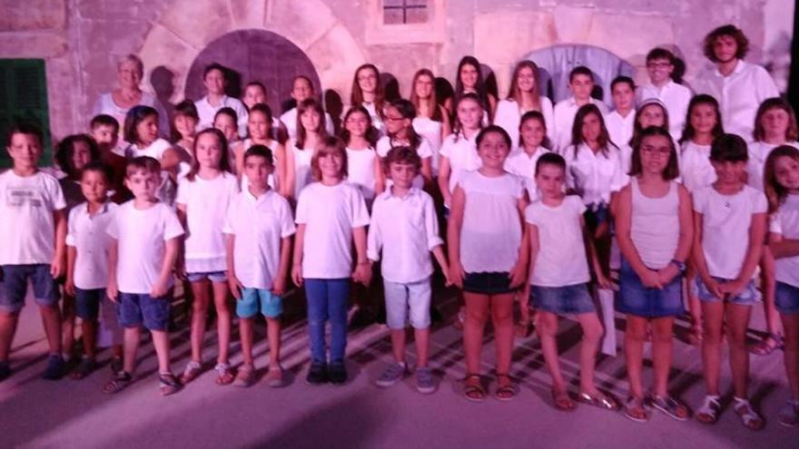 Los niños toman el protagonismo en las tradicionales fiestas de la Beata de Vilafranca