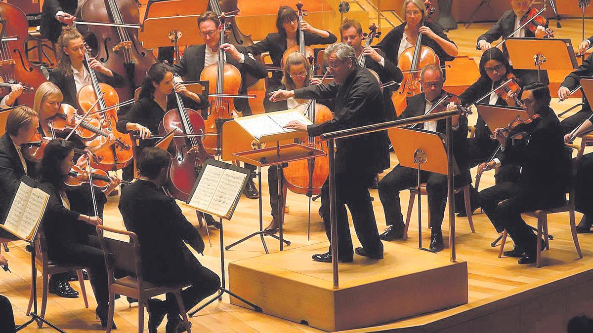 London Symphony Orchestra ha abierto este viernes la nueva Temporada de Grandes Conciertos del Auditorio de Zaragoza.