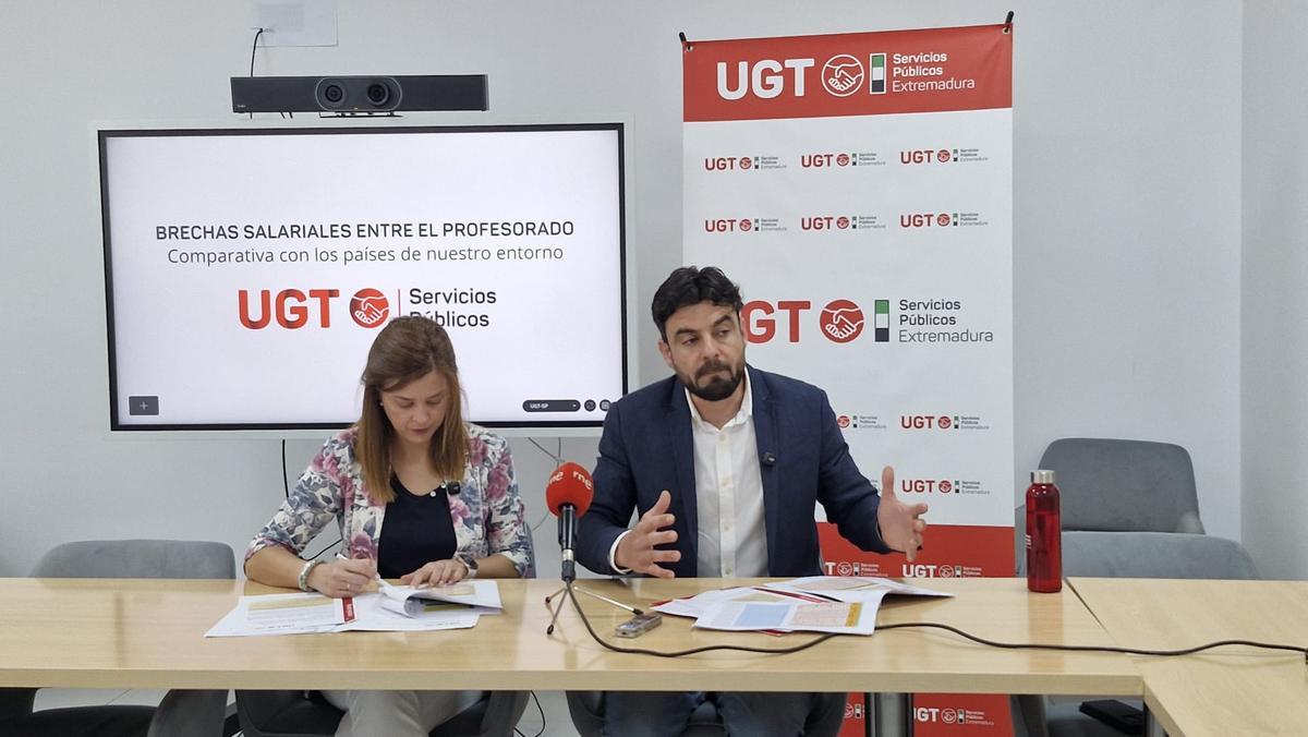 La secretaria de Enseñanza de UGT Servicios Públicos, Beatriz García, presenta el informe 'Retribuciones salariales del profesorado. Comparativa con los países europeos de nuestro entorno'.