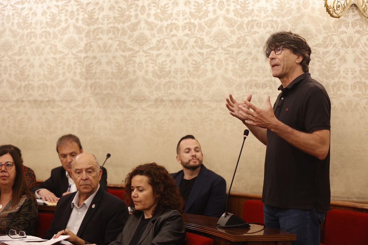 El presidente de Alroa, Javier Galdeano, durante su intervención ante el Pleno