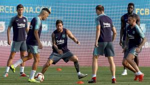 Sergi Roberto, Munir, Messi, Rakitic, Alcácer y Umtiti, en el entrenamiento previo al duelo contra el Valladolid.