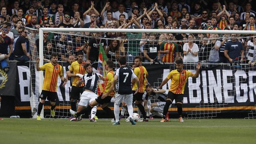 Partido a cara de perro entre el Castellón y el Sant Andreu