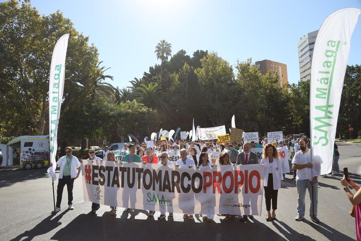 Un millar de médicos invaden el Centro de Málaga en la jornada de huelga del 3 de octubre de 2025