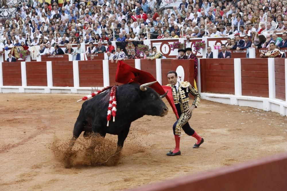 Perera pone el broche perfecto a la feria.