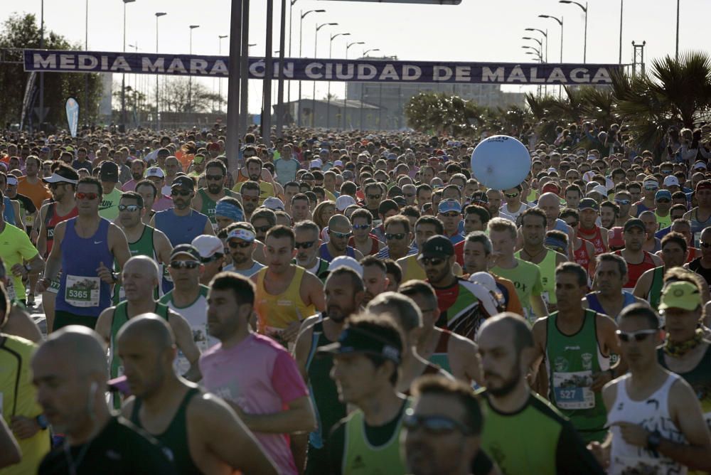 El Mouaziz, del Club Nerja de Atletismo ha vuelto a imponerse en la prueba, que ha alcanzado una participación récord con 7.500 corredores