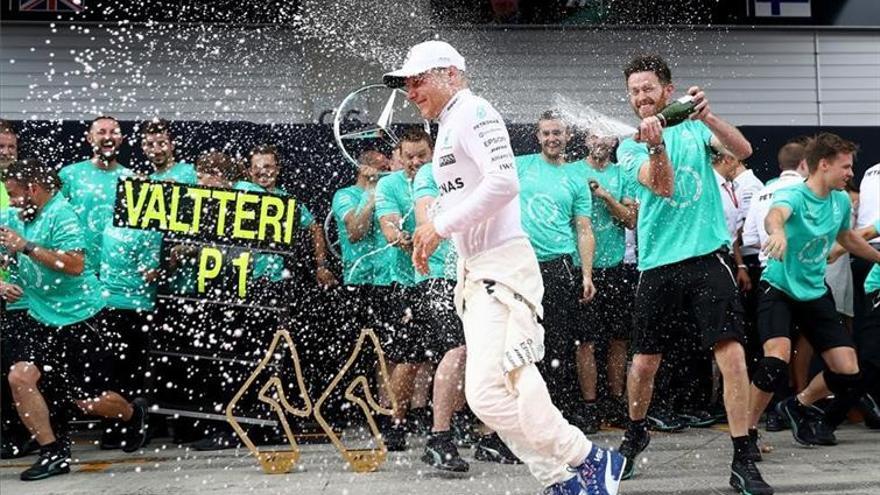 Bottas se gana la renovación al resistir ante Vettel